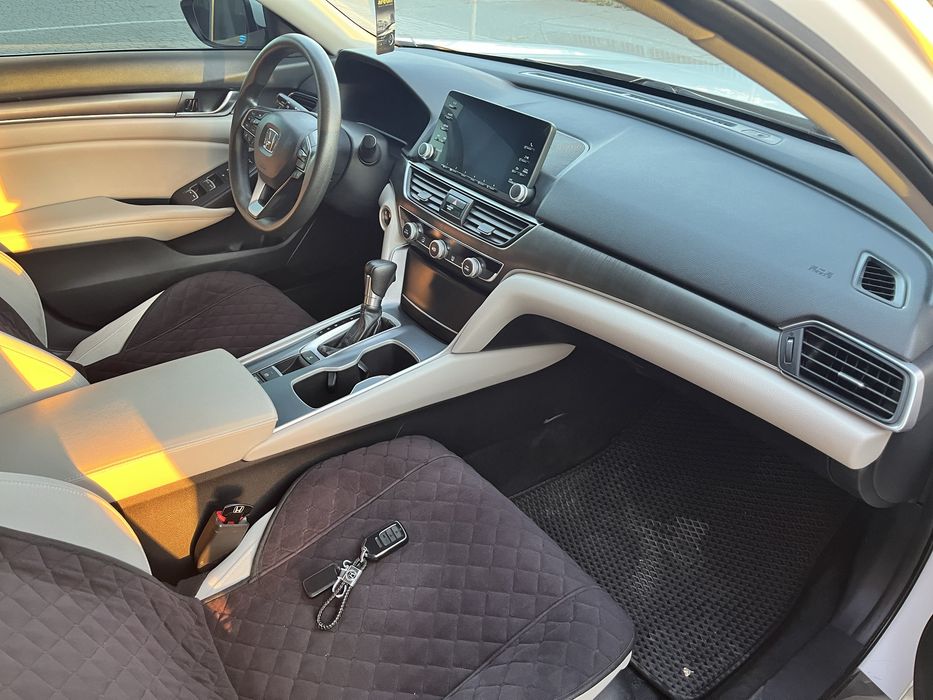 Honda Accord 2018 VIN 1HGCV1F16KA011927 фото оголошення 13 з 14