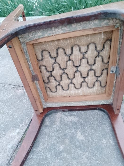 Стілець зі спинкою,6 штук.