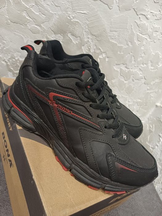 Продам кросівки BONA