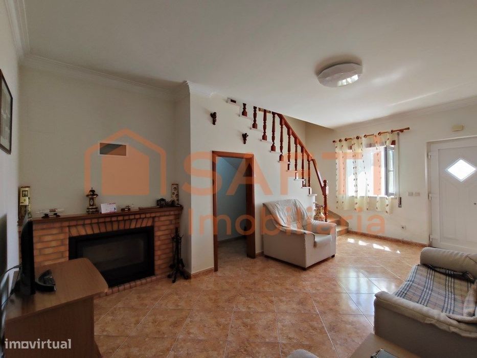 Moradia T3 Com Garagem, Terreno De Cultivo, Anexo E Poço De Rega.