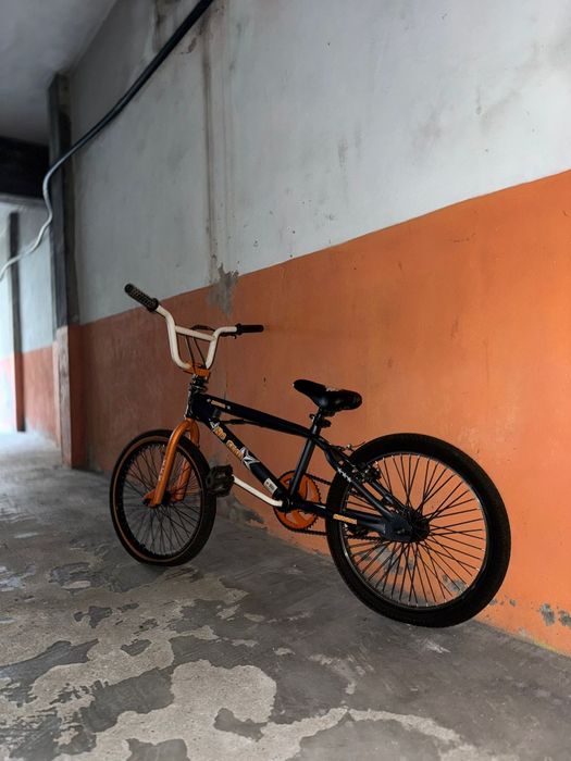 Bicicleta laranja  BMX
