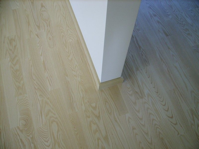 Układanie montaż paneli podłogowych, deski barlineckiej, malowanie.