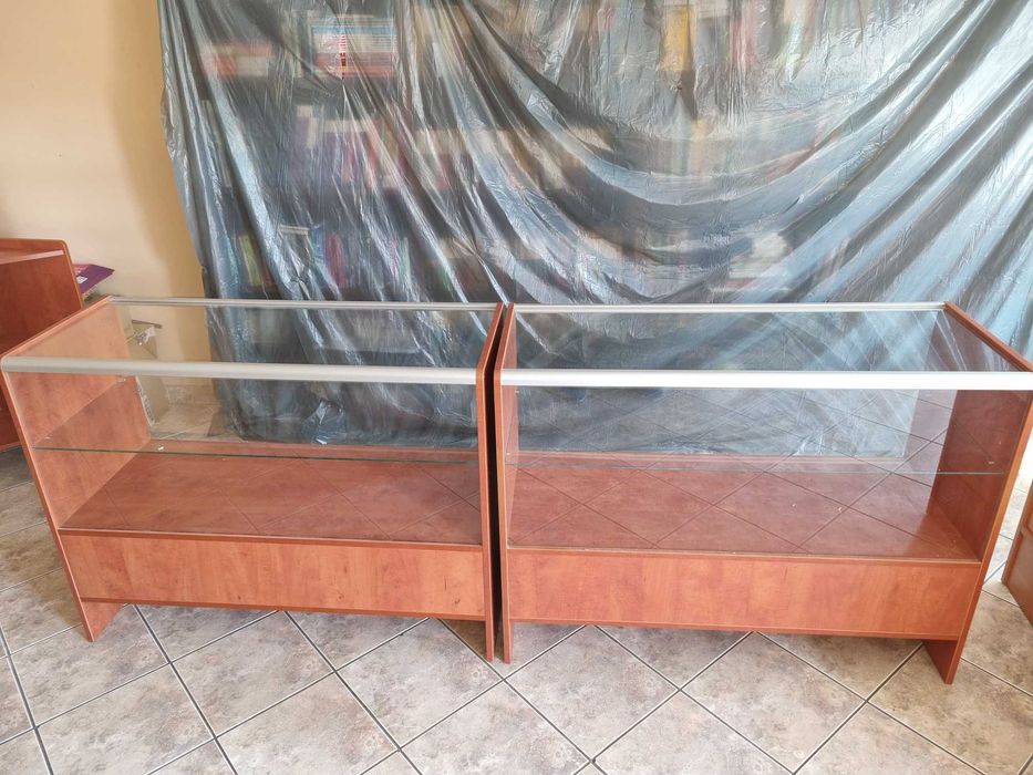 Lady sklepowe oszklone