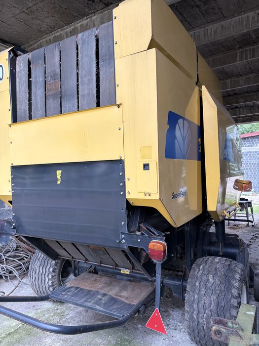 Prasa New Holland BR 750 A