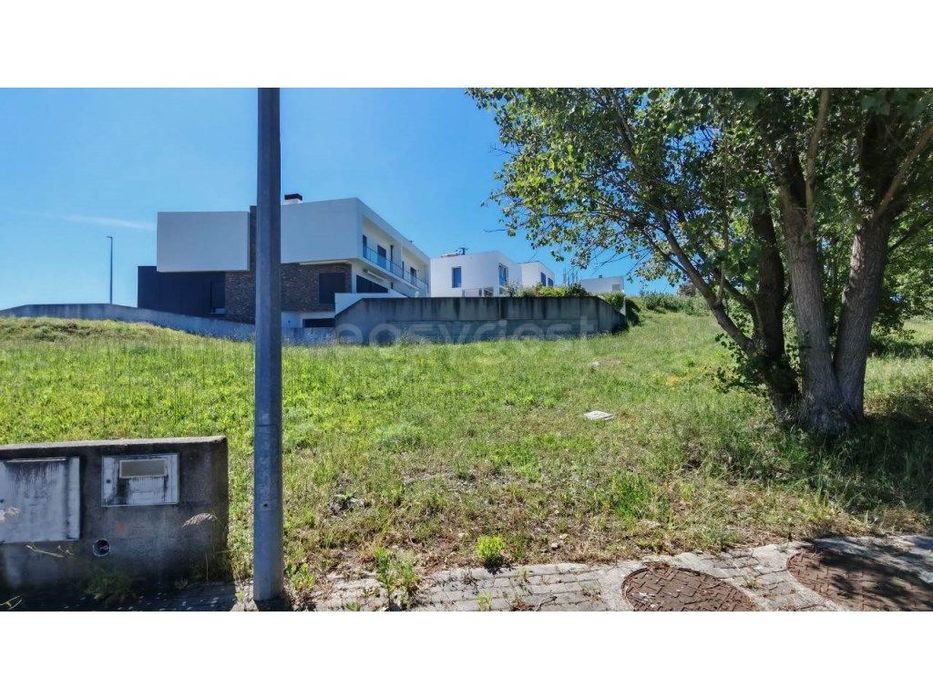 Lote para construção de moradia unifamiliar em zona calma