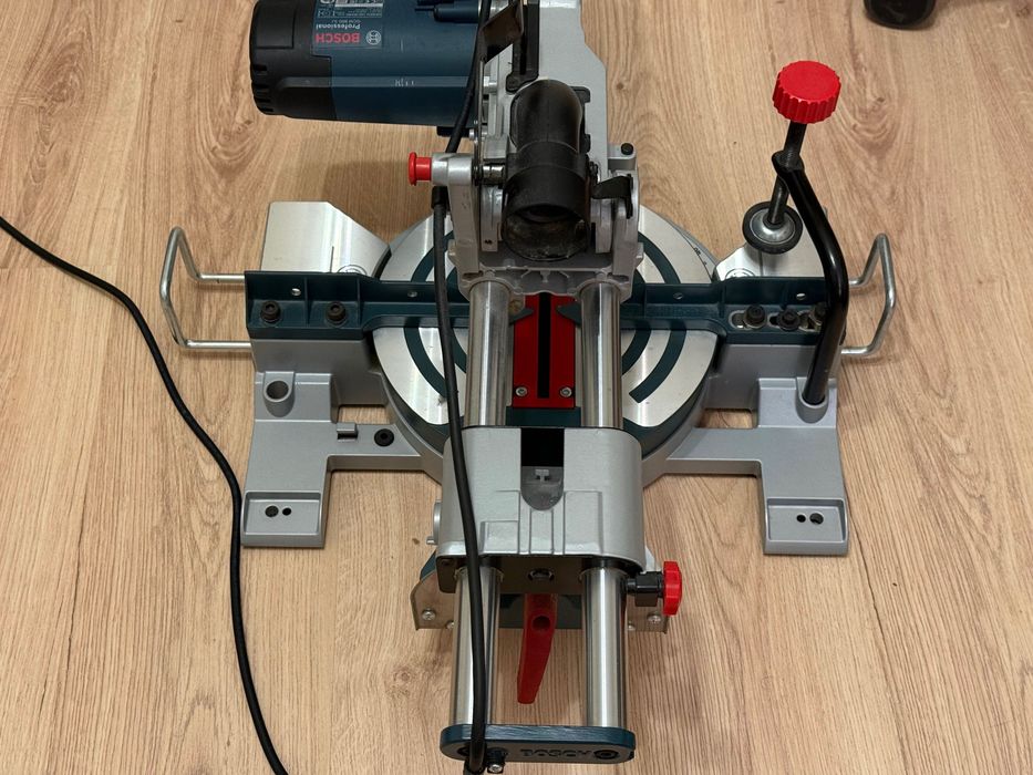 Serra de esquadria Bosch Professional GCM 800 SJ (216 mm)