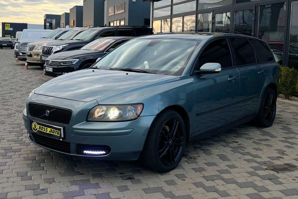 Volvo V50 2004 року