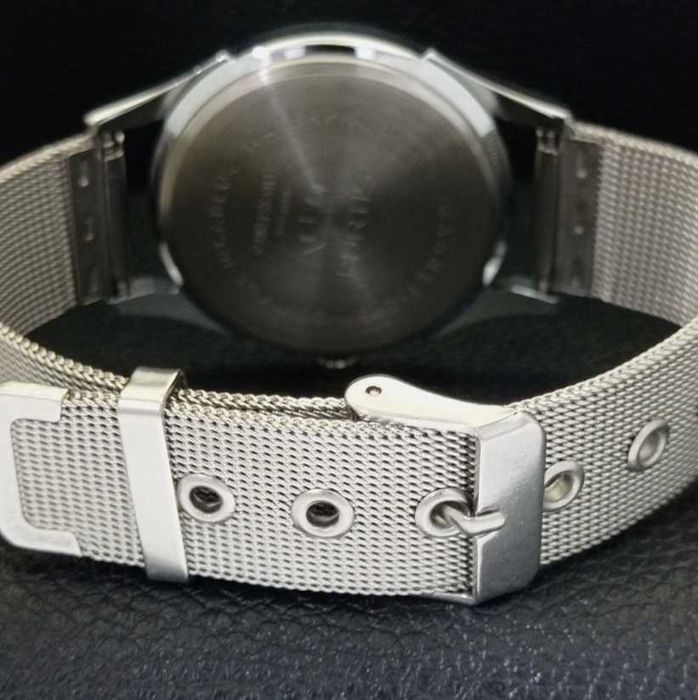 Relógio mecânico Fortis vermelho a corda de fabrico Suiço