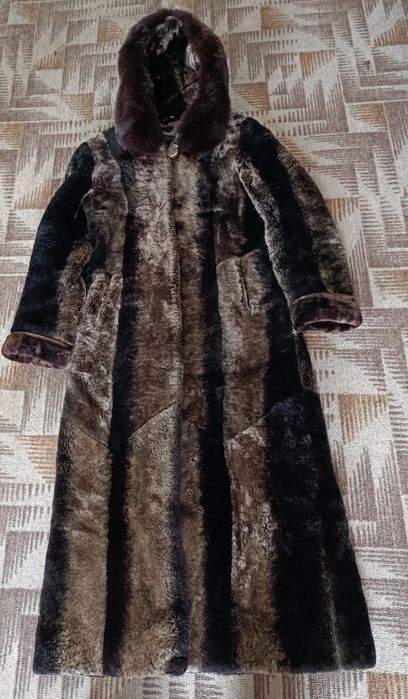 Цена снижена. Шуба мутоновая и горный козлик