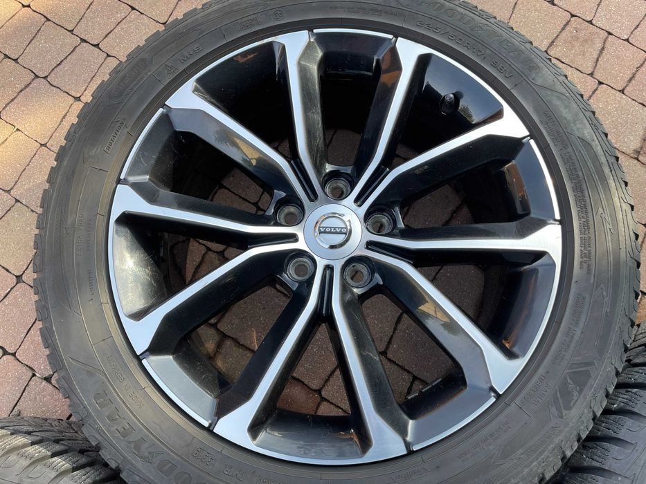 3763. Koła zimowe Volvo V40 V60 S60 oryginał 5x108 225/50/17 Goodyear
