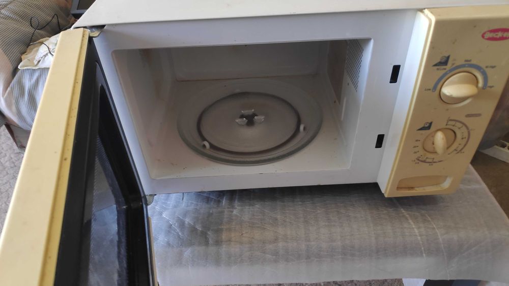 Micro-ondas  BECKEN MM717ABN