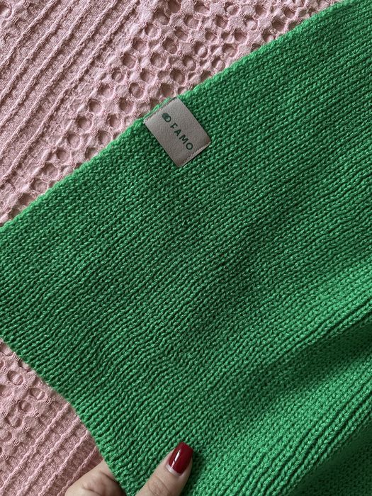 Женский шарф бренда «Famo».