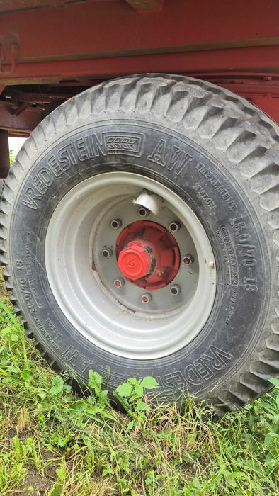 Używane 4 opony VREDESTEIN AW 15.0/70-18 z 16 warstwami - sprawne od przyczepy PRONAR 10T z 2008r