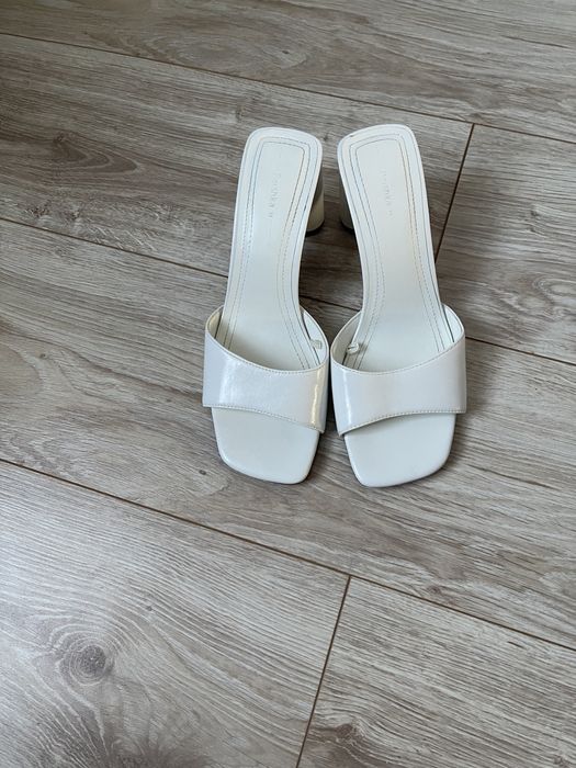 Продам шльопанці Bershka взуті один раз