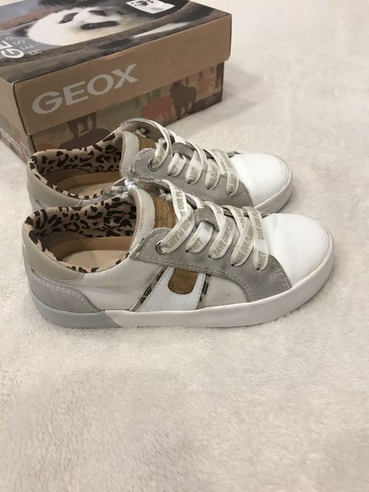 Продам кеди для дівчинки Geox