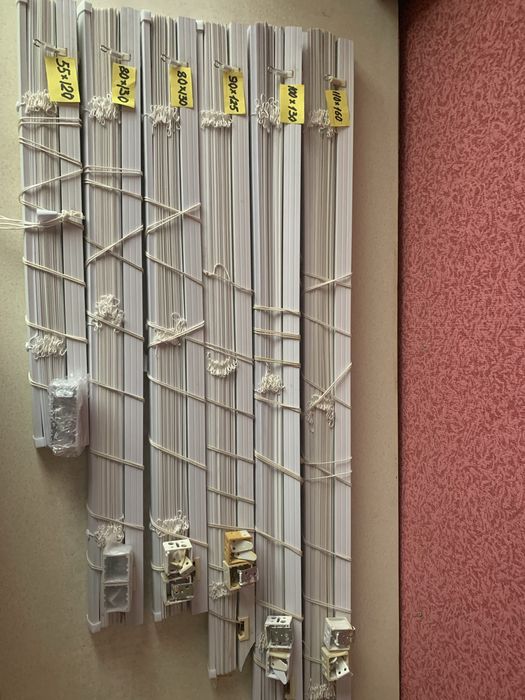 Продам пластиковые жалюзи белого цвета на окна б/у.