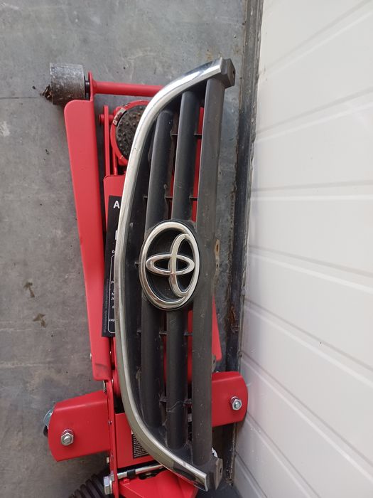 Toyota Avensis t22 lift atrapa gril zderzaka przód przednia