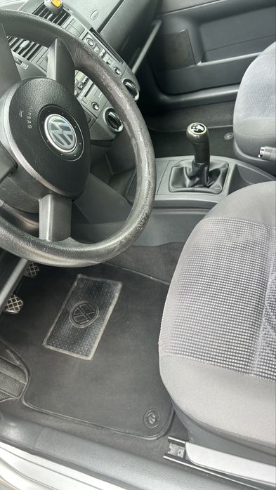 Volkswagen Polo 1.4 TDI  75 cavalos - cor cinza