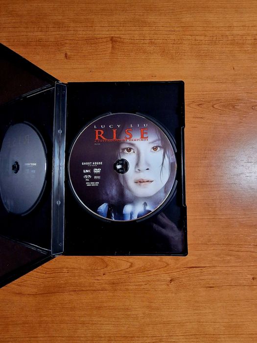 RISE - A Vampire Hunter (Lucy Liu/Robert Forster/Carla Gugino)64332170220419122