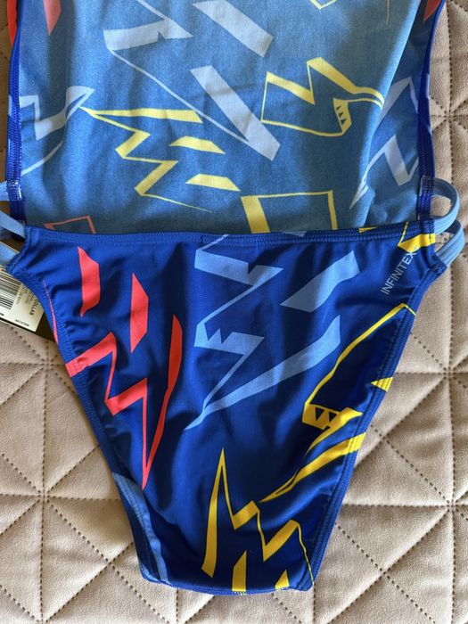 Продам купальник на дівчинку Adidas