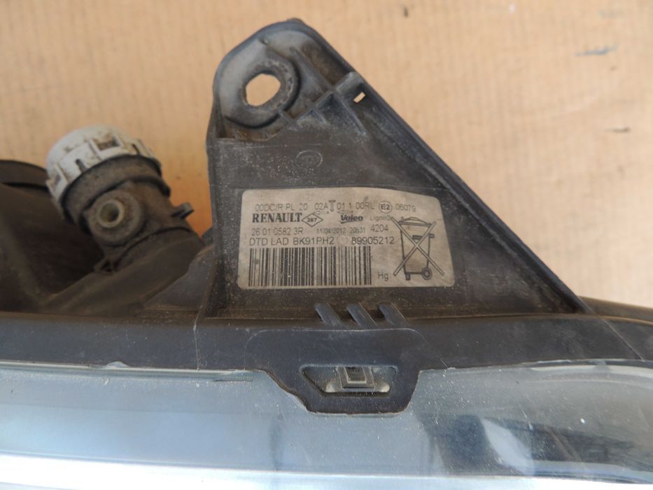 Lampa przednia prawa europejska Renault Laguna 3 III XENON LIFT GT