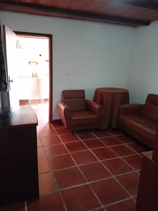 Arrenda-se moradia T1 em plena natureza.