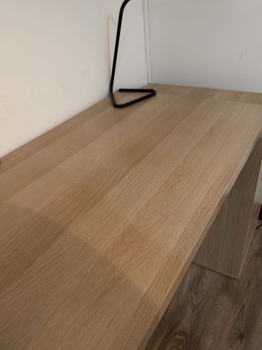 Secretária + Movel de arrumacão + Candeeiro de mesa
