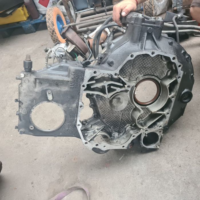 OBUDOWA SILNIKA CURSOR 8 płyta tylnia