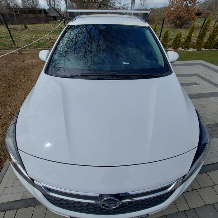 Opel astra Sports tourer  +