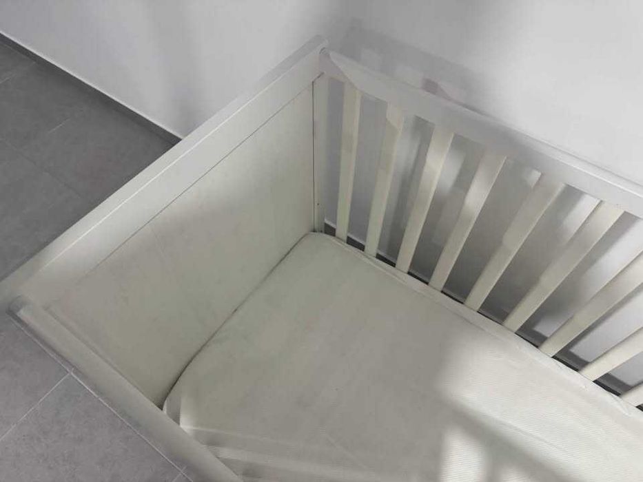 Berço IKEA Sundvik + colchão + extras