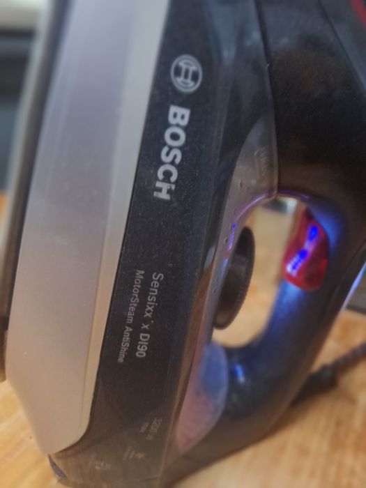 Ferro de engomar Bosh Sensixx'x 3200W