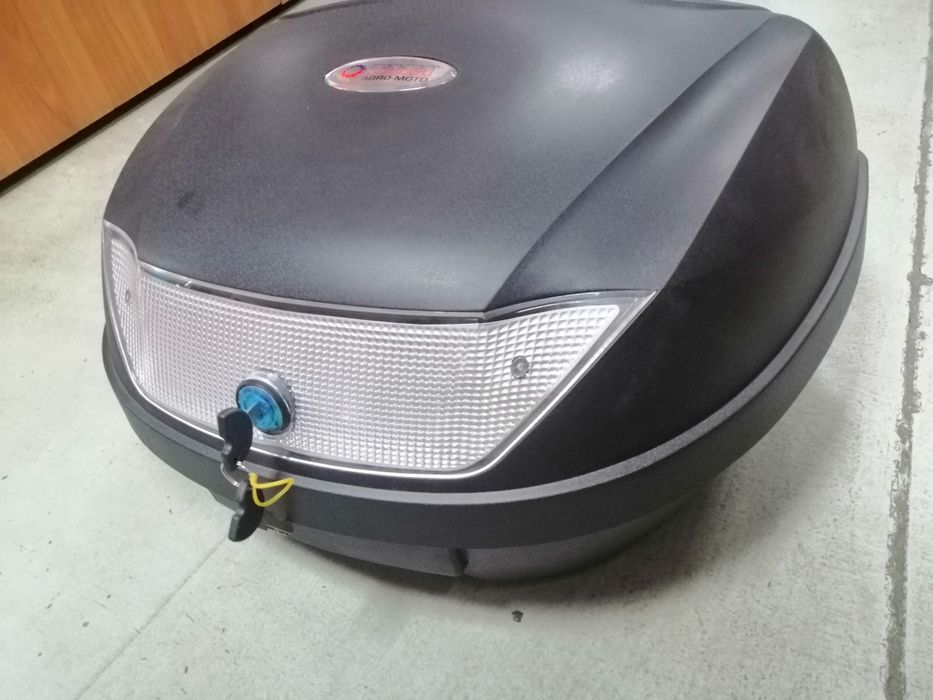 Продам бардачек кейс на скутер.