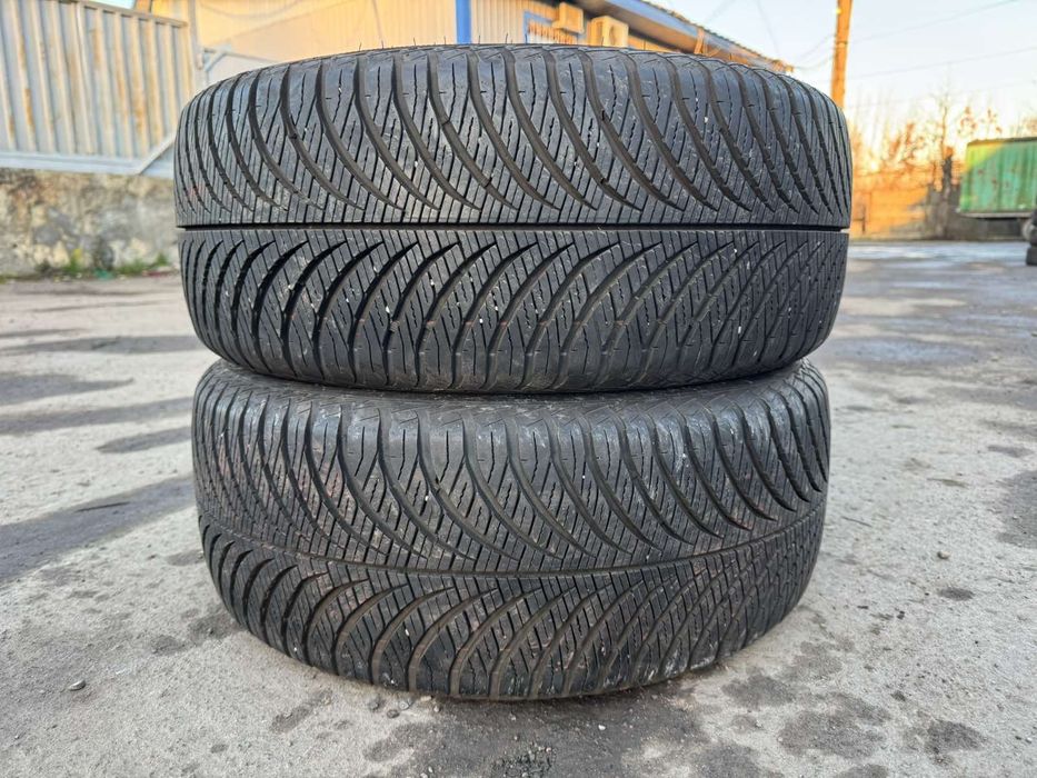Всесезонні шини Goodyear 215/50 R17