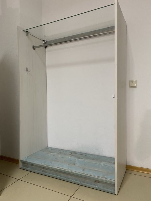 ТЕРМІНОВИЙ ПРОДАЖ,МОЖЛИВИЙ ТОРГ комплект меблів: дзеркало та вішалка