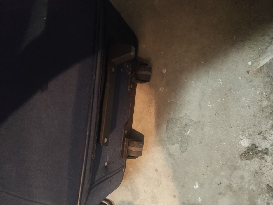 Duża walizka podróżna