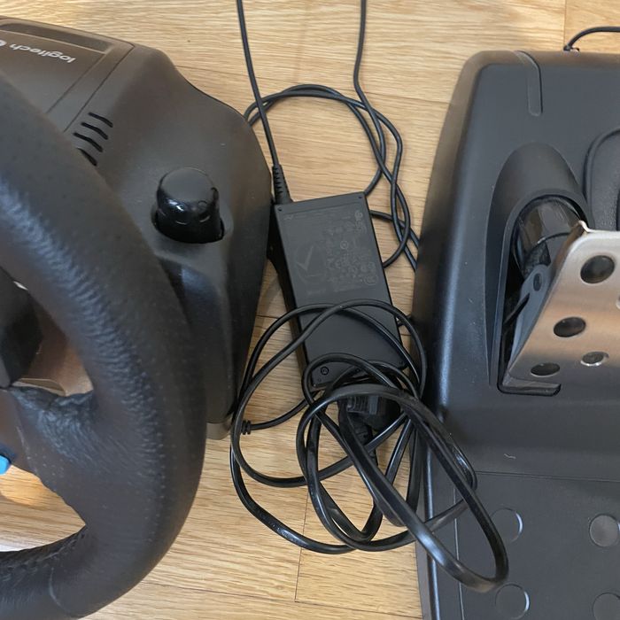 logitech g29 volante e pedais