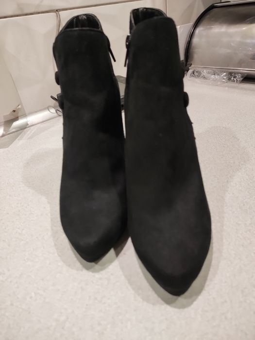 Botki do kostki czarne na obcasie