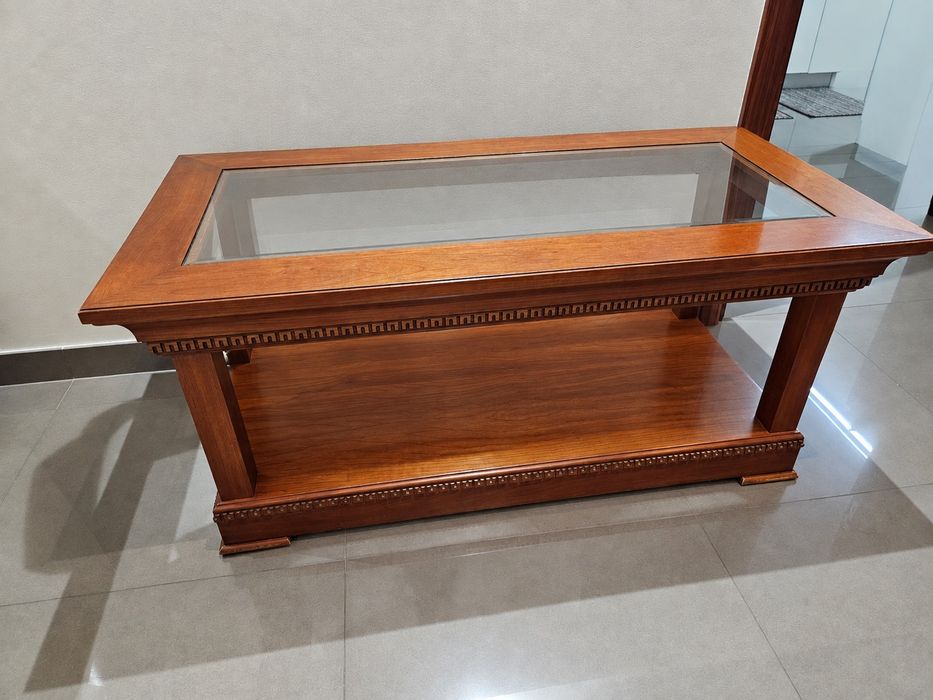 Mesa em cerejeira