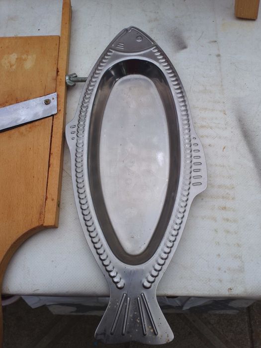 Форма для выпечки,мясорубка,бидон, эмалированные лотки,ножи