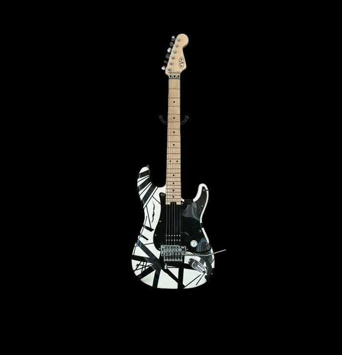 Gitara EVH Striped Series White/Black - wzbogacona wersja Deluxe