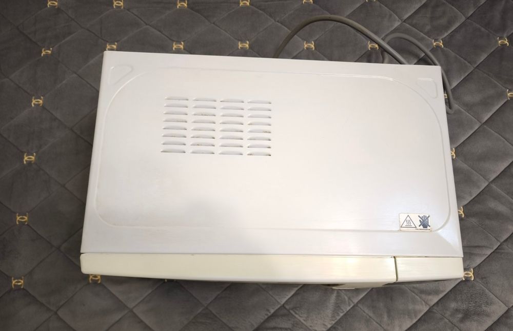 Мікрохвильова піч LG MS-1949W