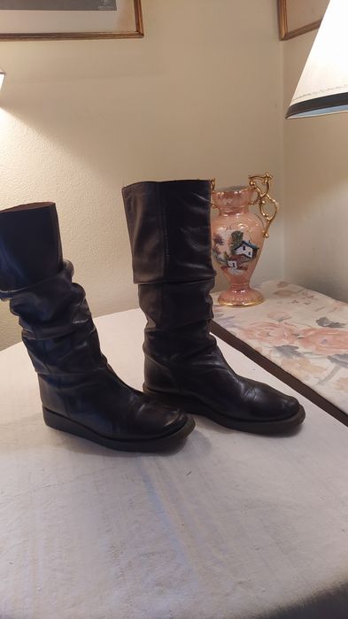 Botas castanhas em pele,forradas a pele também tam 37/38