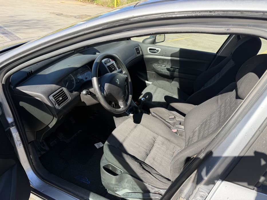 Peuogot 307 ano 2004  gasolina e gas