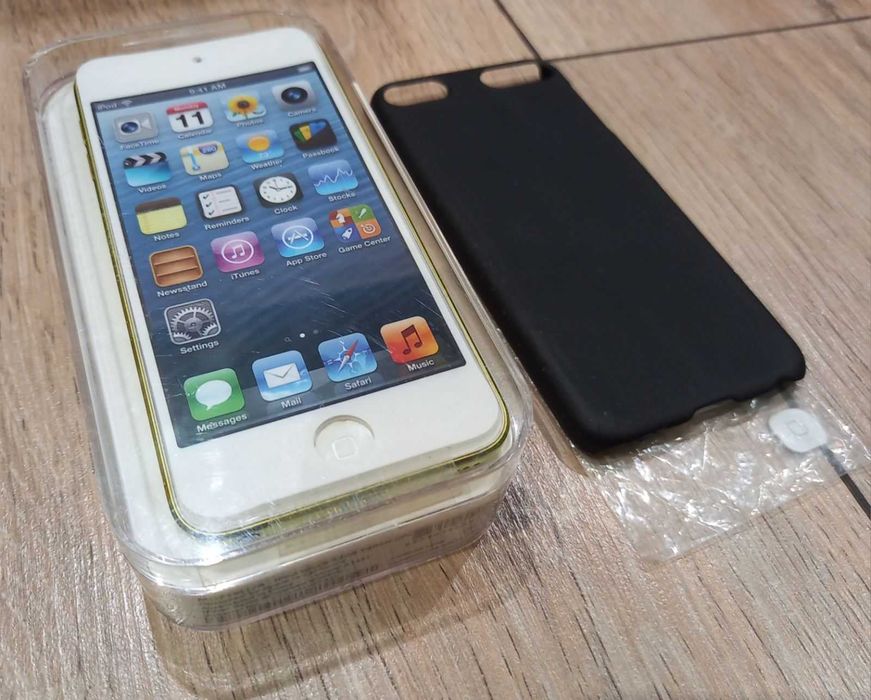 MP3 плеєр Apple iPod Touch 5 покоління (MD714LL/A)