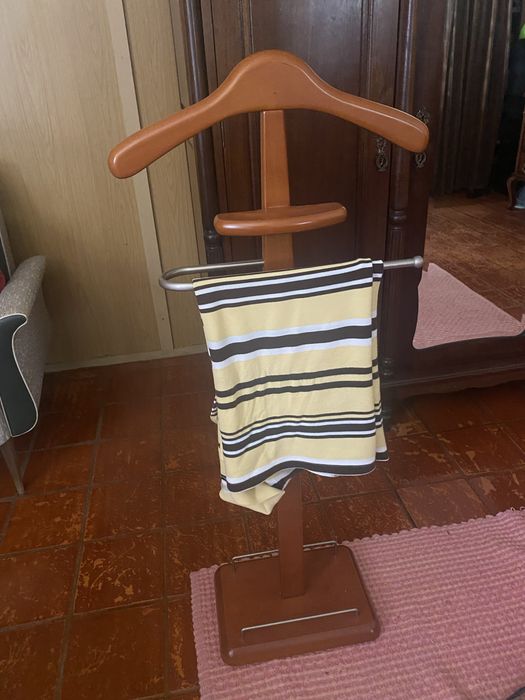 Cabide Criado Mudo em madeira maciça