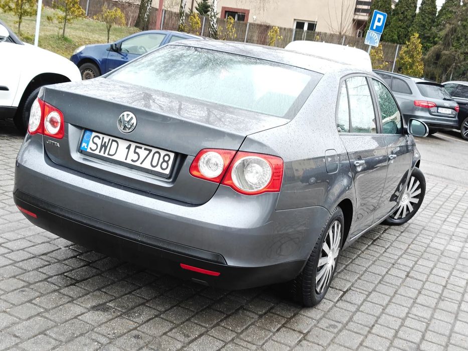 Volkswagen Jetta 1.6I Mpi 102Km * Klimatyzacja * Mały Przebieg