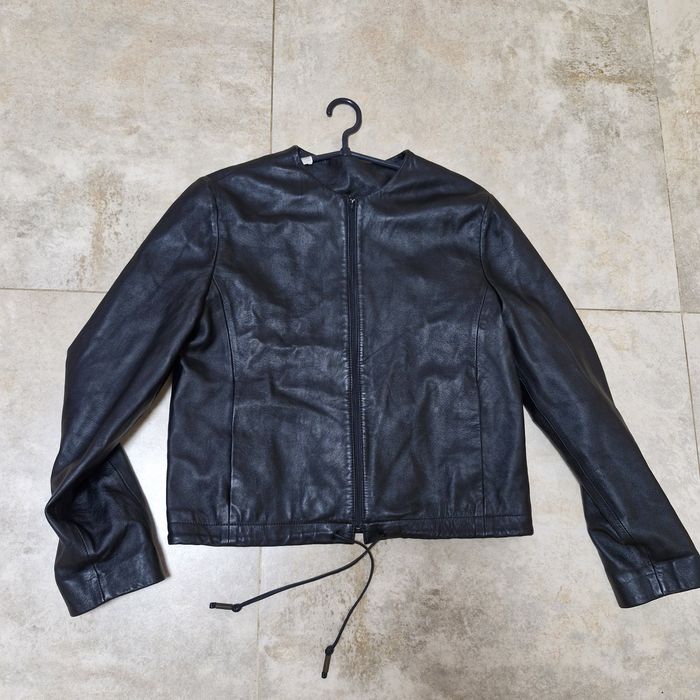 Жіноча шкіряна куртка на М