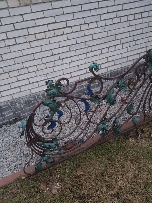 Забор из металла кованый.