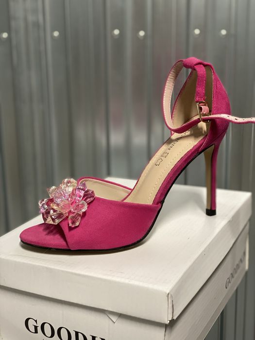 Sprzedam buty damskie hurtowo okazja.