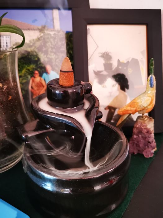 Queimador de incenso cascata de fumo